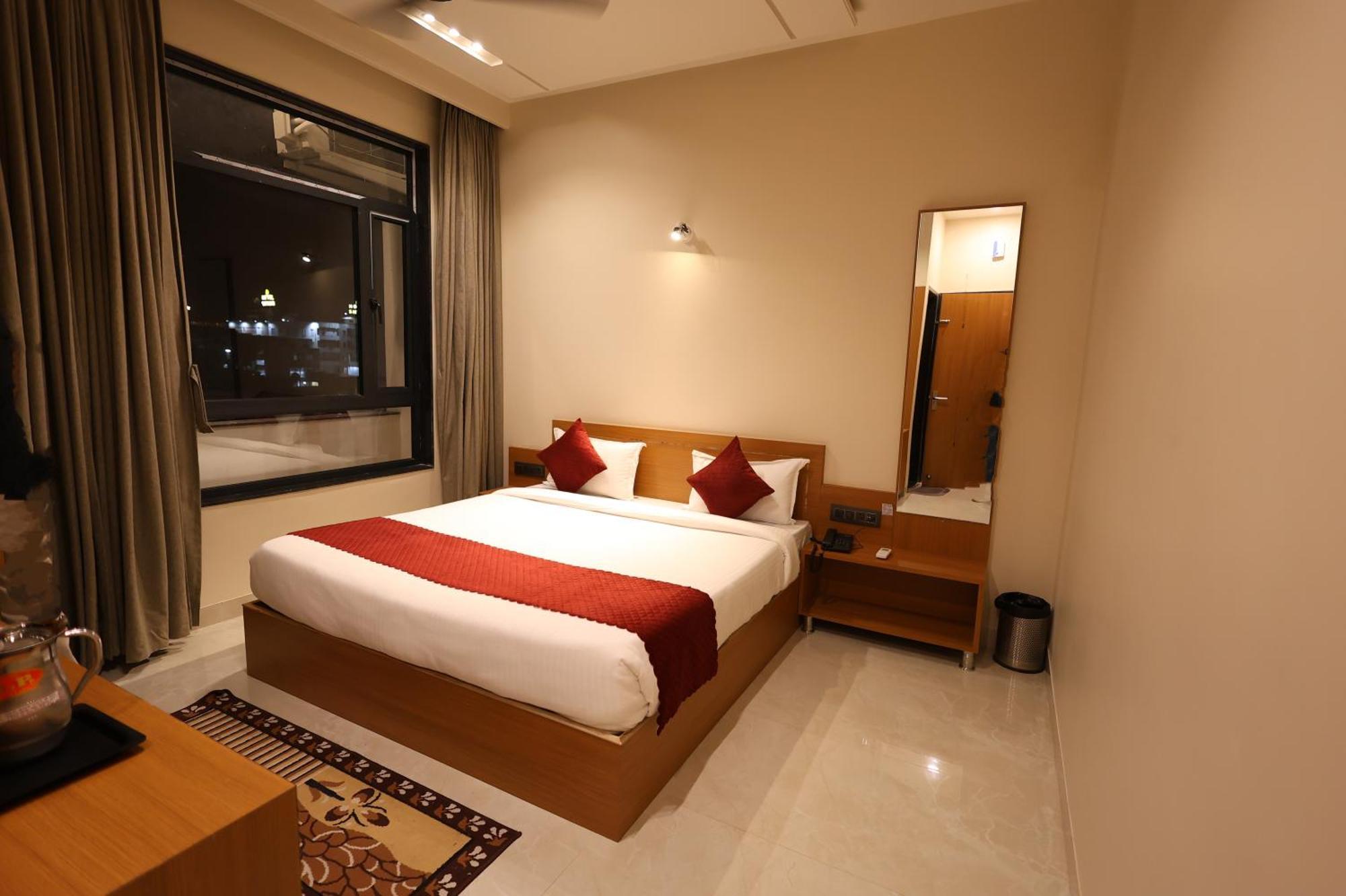 Hotel The Tri Arrow Khātu Exteriér fotografie
